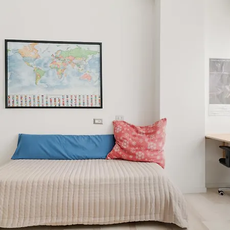 Guesthost - Bright With Parking *