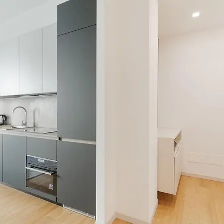 Guesthost - Stazione Sleek * Milánó