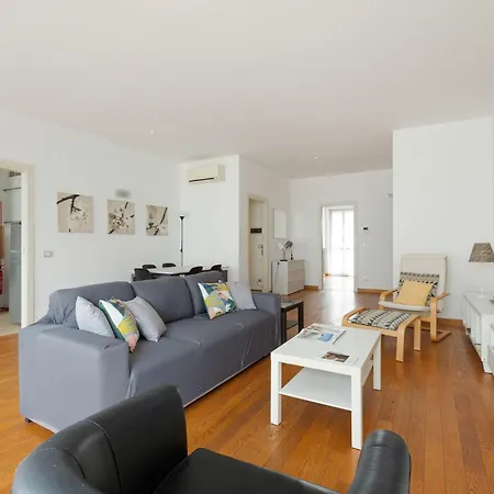 Guesthost - M1 Lima Roomy With Balconies *