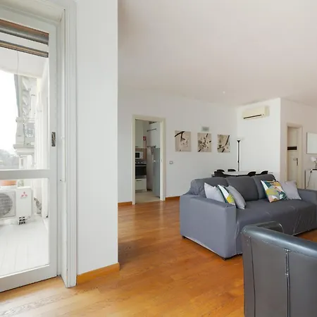 Guesthost - M1 Lima Roomy With Balconies