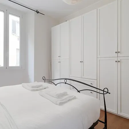 Guesthost - Porta Venezia & Buenos Aires