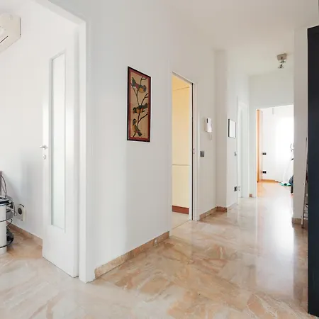 Guesthost - Milano- Lorenteggio Balcony *