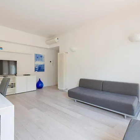 Apartmán Guesthost - Navigli Modern With Balcony Milán