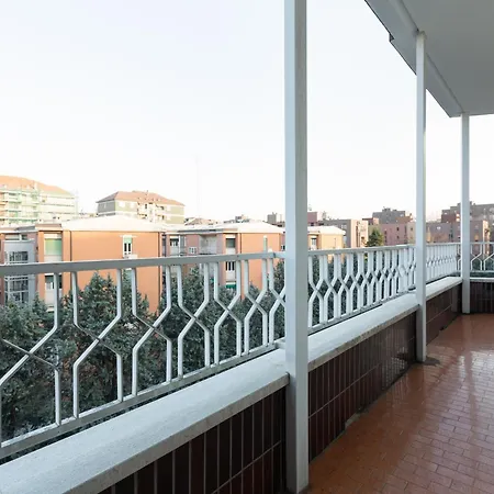 Guesthost - Milano- Lorenteggio Balcony * Milano