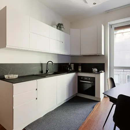 Lägenhet Guesthost - M4 Frattini Modern With Balcony X4 Milano