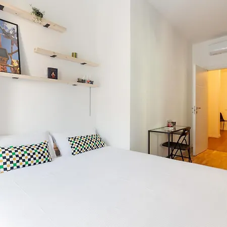 Guesthost - M4 Frattini Modern With Balcony X4 *