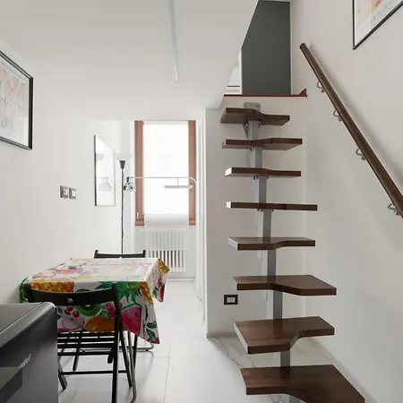 Guesthost - With Wifi & Ac- Calvairate