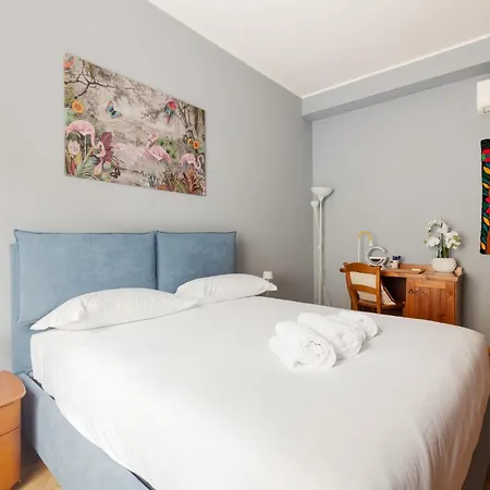 Guesthost - Unimi & Politecnico Roomy With Balcony 밀라노