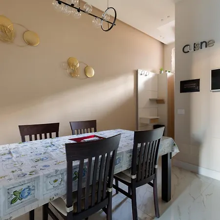 Guesthost - Bright With Balcony - Piazzale Loreto Apartment Mailand