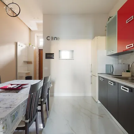 Guesthost - Bright With Balcony - Piazzale Loreto Apartment