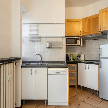 Guesthost - Naviglio Pavese Comfortable With Balcony! Milão