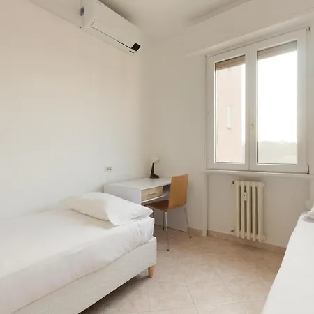 Guesthost - Parco Nord With 2 Bedrooms 米兰