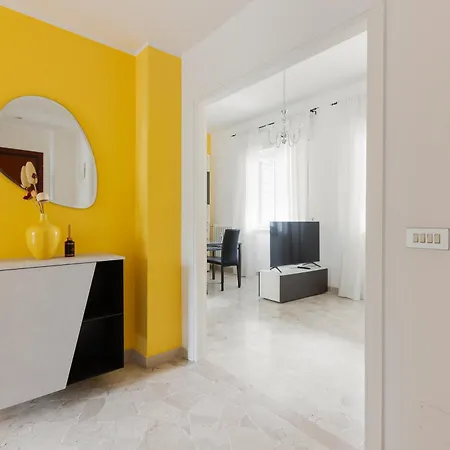 Guesthost - Gambara Balcony Daire Milano