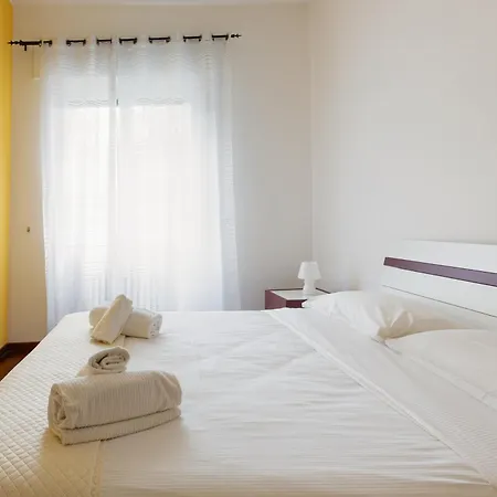 Guesthost - Gambara Balcony Daire Milano