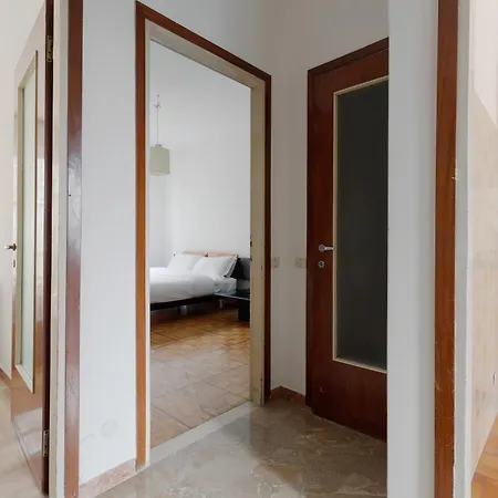 Guesthost - Charming Navigli! Functional Appartement *