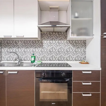 아파트 Guesthost - Bright Apt- Piazzale Loreto *