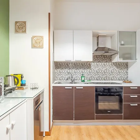 Guesthost - Bright Apt- Piazzale Loreto * 밀라노