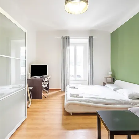 Guesthost - Bright Apt- Piazzale Loreto 밀라노