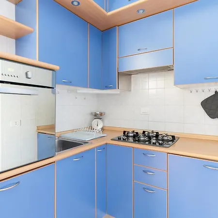 Guesthost - Chiesa Rossa Comfy *