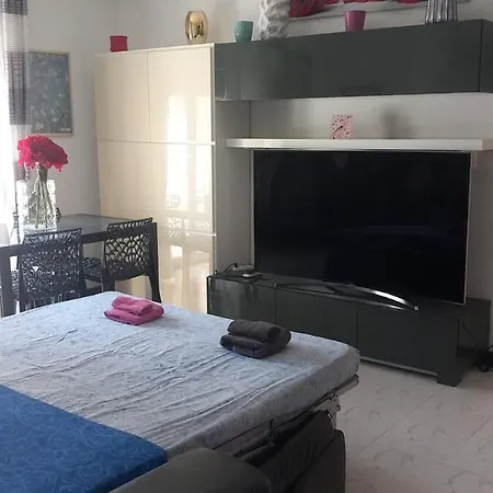 Urbanbreaks Viale Ungheria Apartman *