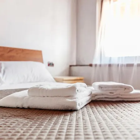 Ampia Casa Su Due Piani, A Pochi Minuti Dai Navigli E Metro