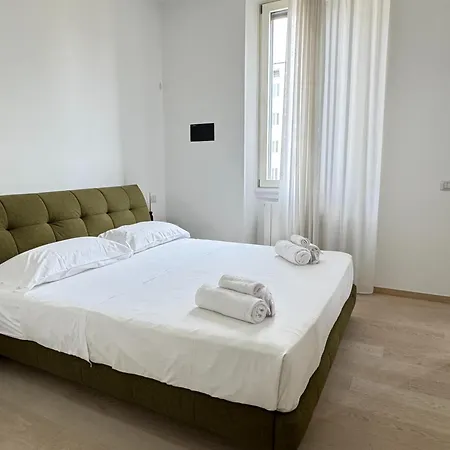Sant'agostino Large & Elegant Apartment, מילאנו