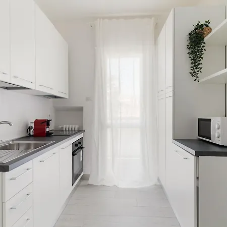 Guesthost - Piazza Tripoli Bright Apartmán *