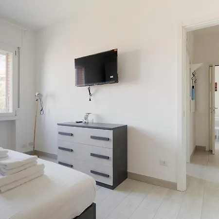 Guesthost - Piazza Tripoli Bright Apartmán