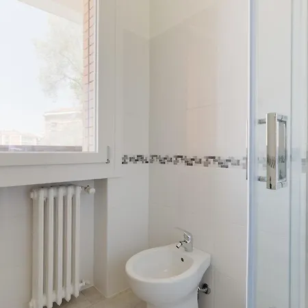 Guesthost - Piazza Tripoli Bright Apartmán *