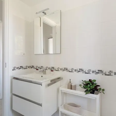 Guesthost - Piazza Tripoli Bright *