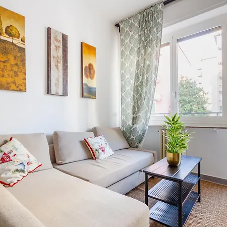 Casa Karas * ميلان