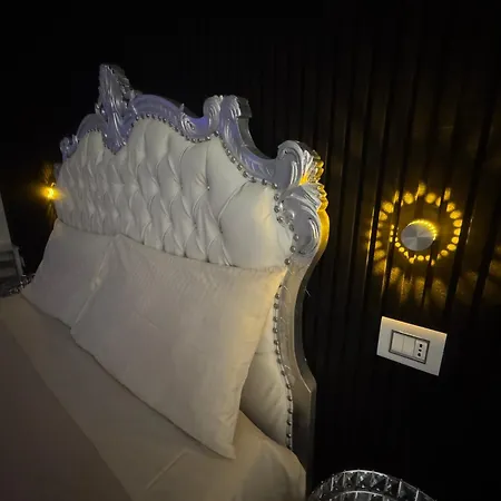 Luxury - 1 3* Milão