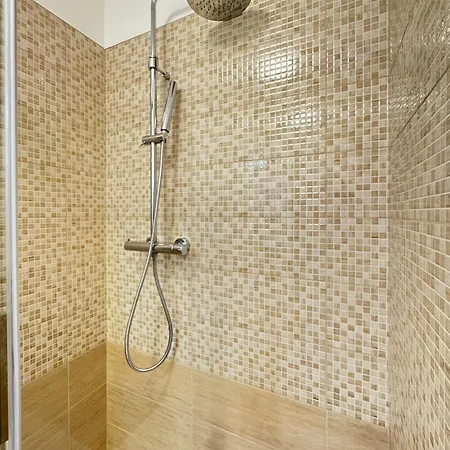 And Modern In The Center! Appartement *