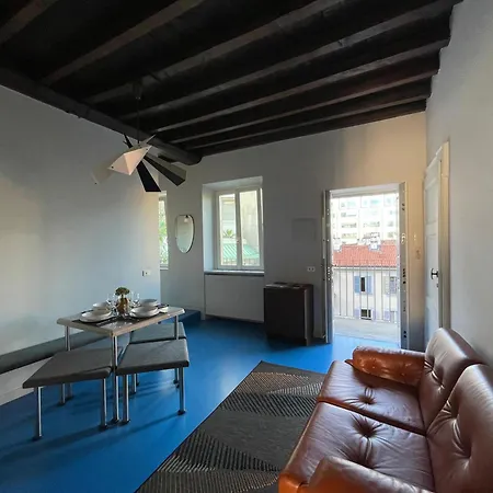 Newly Renovated Three-room Apartment *