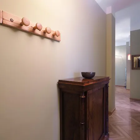 Charming Two Bedroom - Navigli Milan