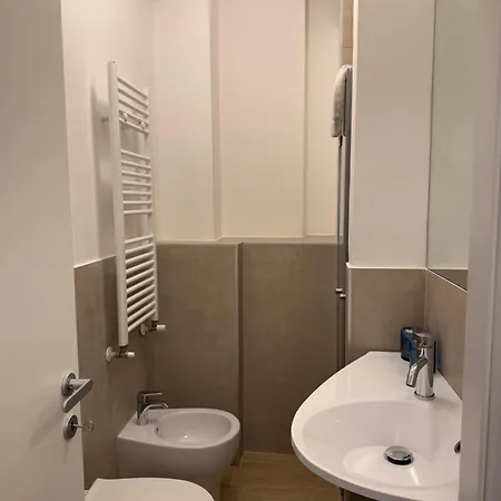 Enigmatic House With Private Garden Apartman Milánó