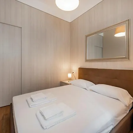 Duomo B - Quiet Two Bedrooms & Bathroom דירה *