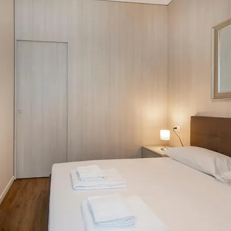 Duomo B - Quiet Two Bedrooms & Bathroom * מילאנו