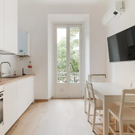 Appartement Stazione Luminoso Bilocale Con Balcone Milaan