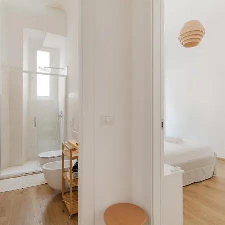 Stazione Luminoso Bilocale Con Balcone * Milaan