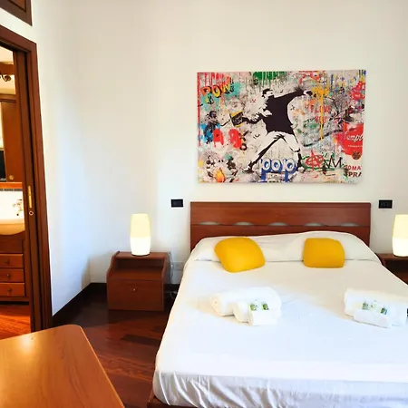 Center Urban Apt, Ac, Wifi, Metro M3 Duomo דירה