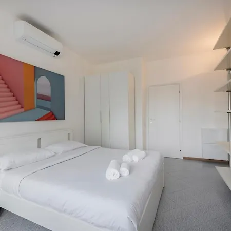 Pecchio1 - Windows On The - B Daire Milano