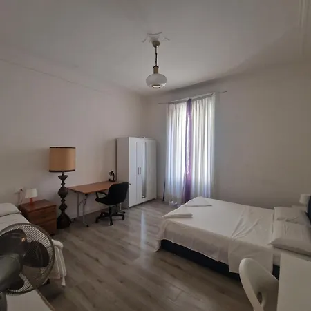 House In The Center-casa Nel Centro Della