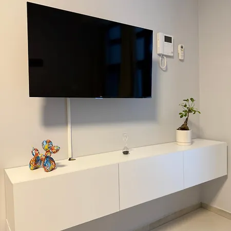 Lr Deluxe - Sismondi 44 * Milano