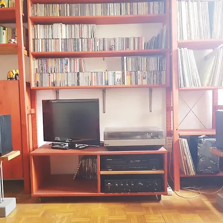 Cozy Flat For Music Lovers, 10 Min Walk From Tube Apartament