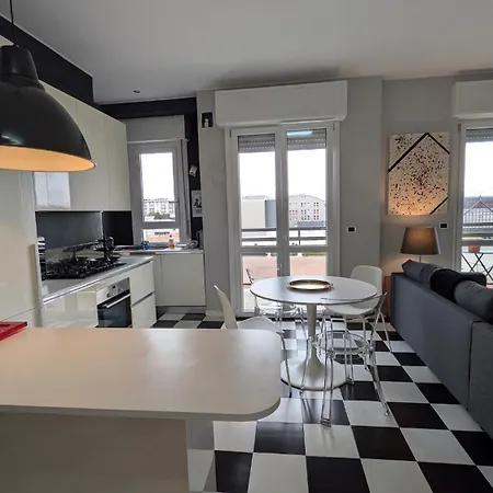 Entire And Charming Flat On Navigli In 아파트