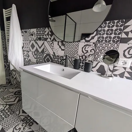 아파트 Entire And Charming Flat On Navigli In *