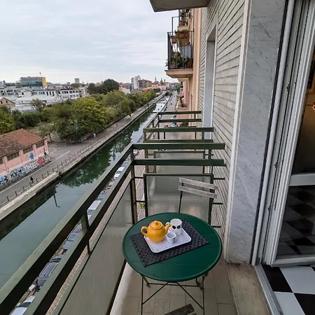 Entire And Charming Flat On Navigli In Milán