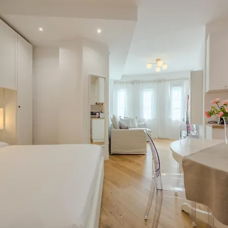 شقة Easytopstay - Elegant Nest In ميلان