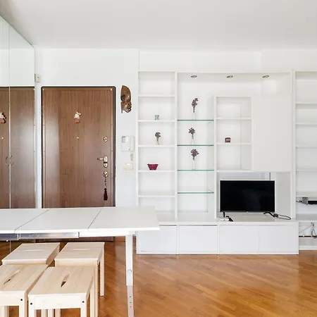 Guesthost - Chiesa Rossa Comfy Apartamento